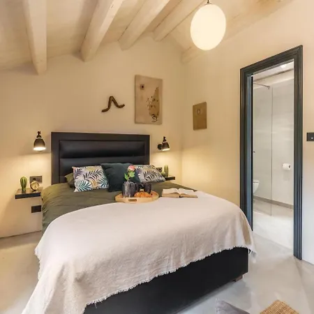 Four Bedroom Holiday In Golas