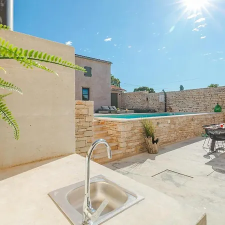 Four Bedroom Holiday In Holiday home Golas