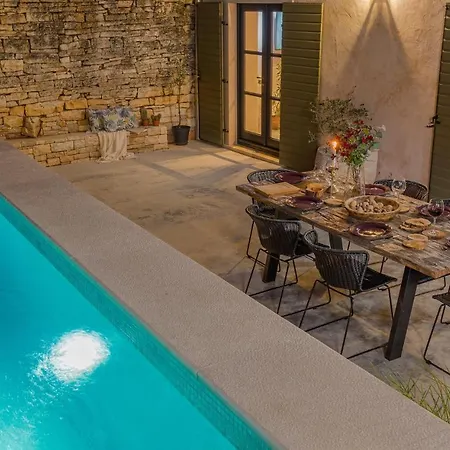 Four Bedroom Holiday In * Golaš